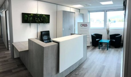 Rénovation de bureaux à Grenoble : cloisons amovibles et parquet PVC